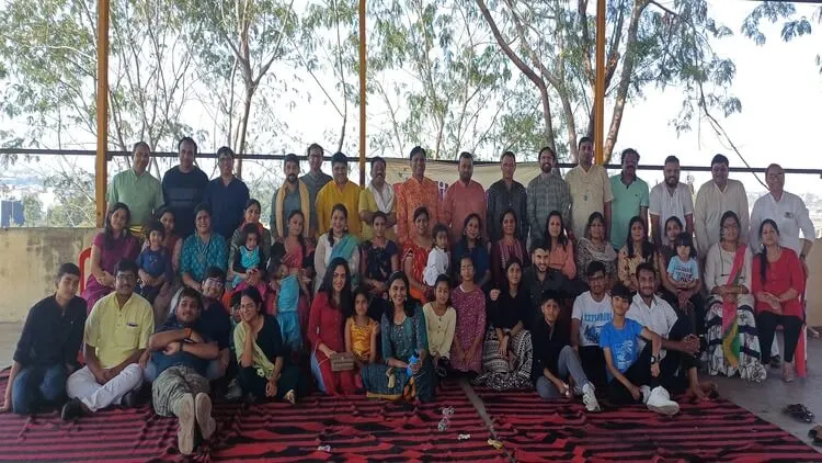 चलो गांव की ओर group photo